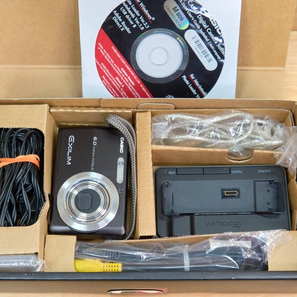 Casio EXILIM EX-Z600 6MP Digital Camera, 3x Optical Zoom, Black - Picture 4 of 10